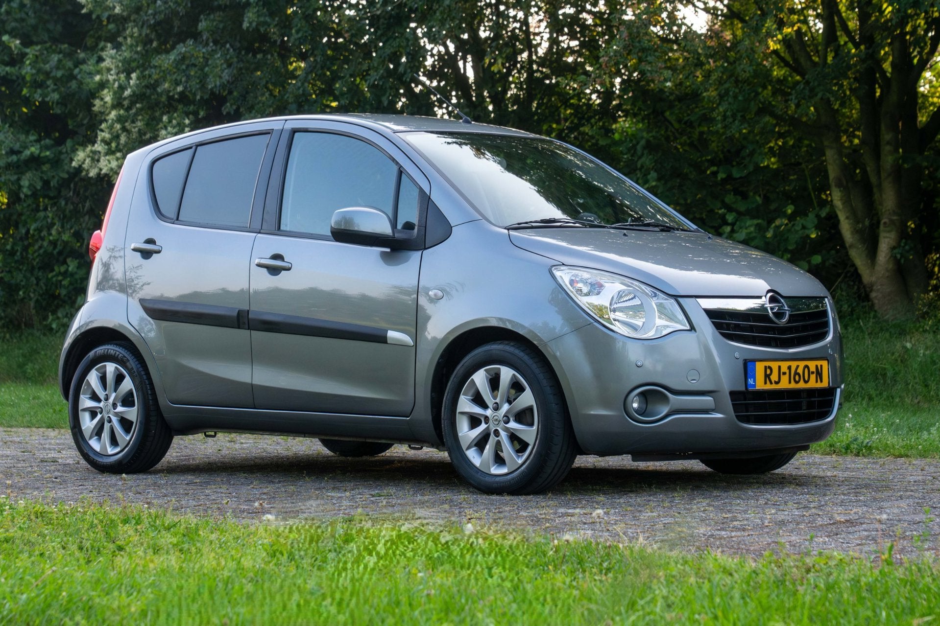 Opel Agila 1.2 Edition Automaat 1e Eigenaar 61.800 km +NAP, Auto's, Stof, 4 cilinders, Bedrijf, Grijs