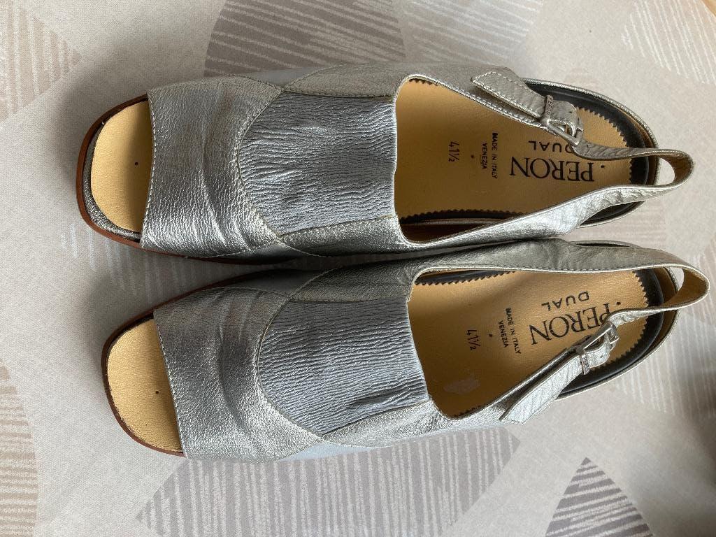 mooi lerenschoentje 41/half, Ophalen of Verzenden, Zo goed als nieuw, Overige kleuren, Schoenen met lage hakken