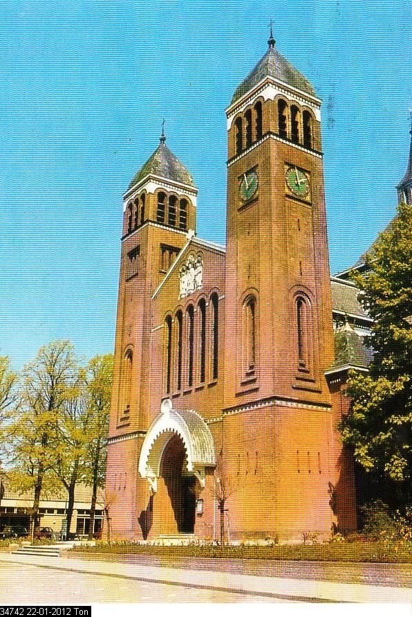 Ansichtkaart 	Halsteren	St Quirinuskerk RK, Verzenden, 1980 tot heden, Gelopen, Noord-Brabant