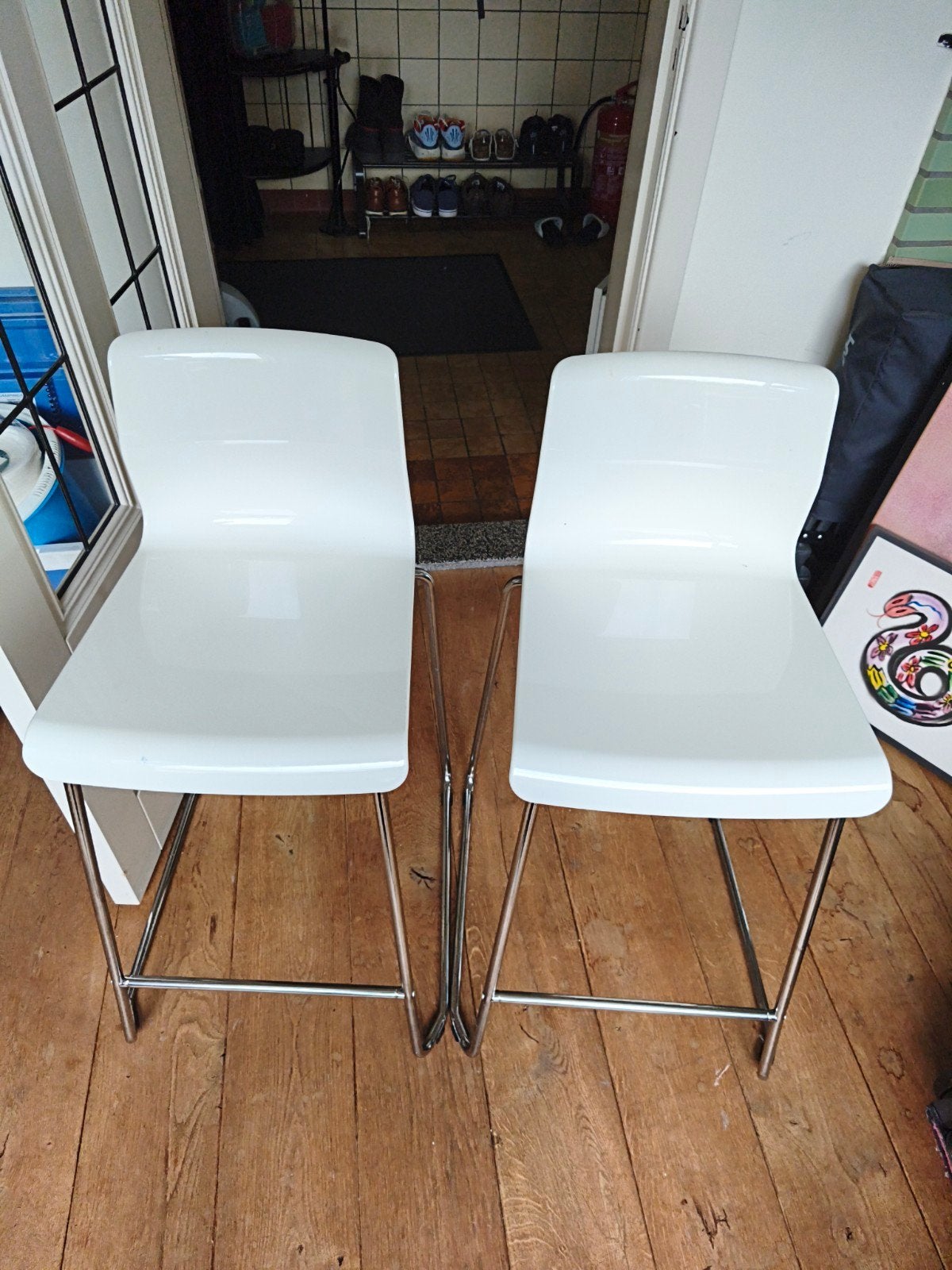 Twee witte IKEA barkrukken met metalen onderstel, Gebruikt, Twee, Wit, Ophalen of Verzenden
