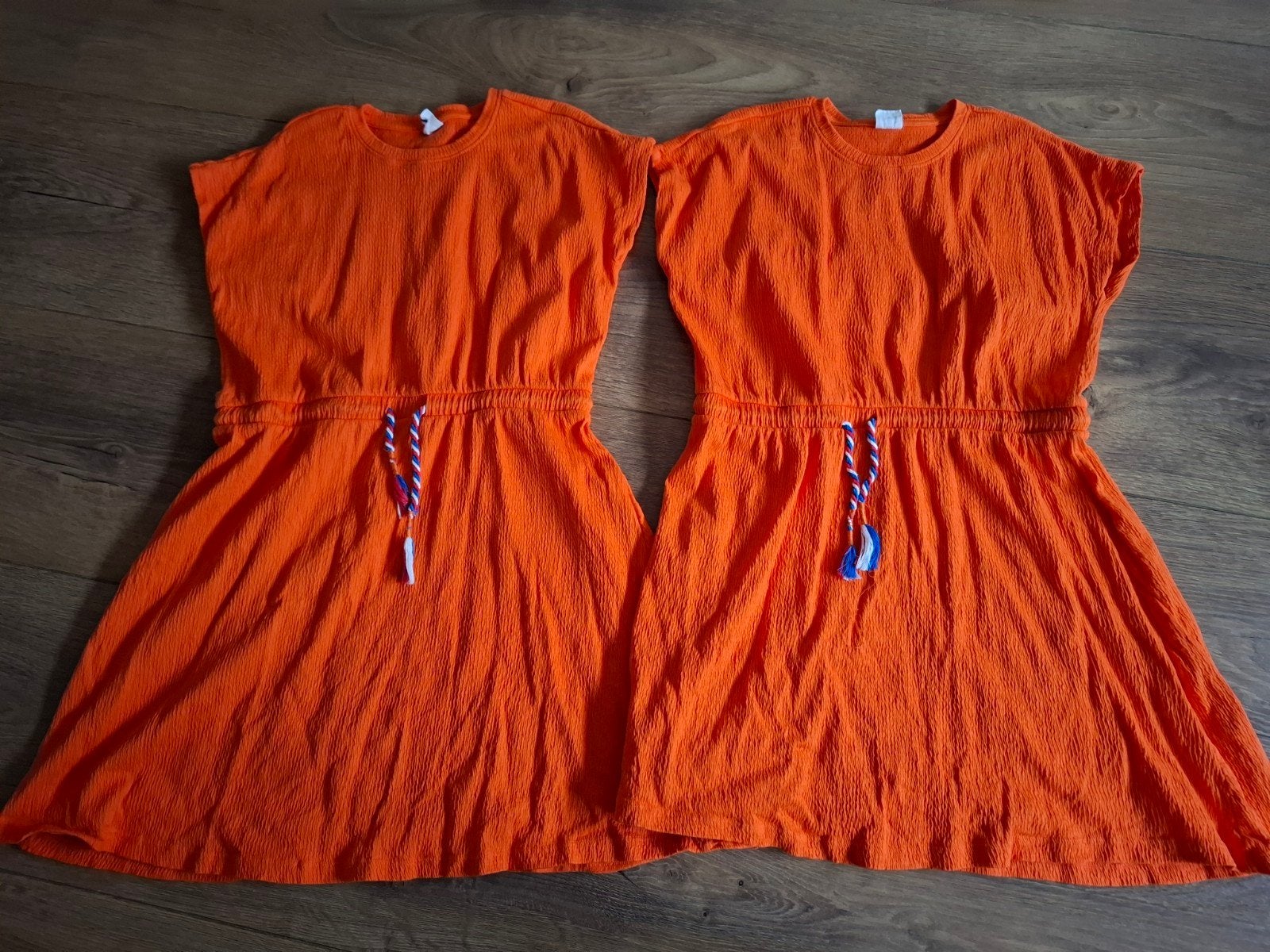 Tweeling meisjes Oranje jurkjes maat 146/152
Alleen 1x gedra, Ophalen of Verzenden, Zo goed als nieuw, Kleding