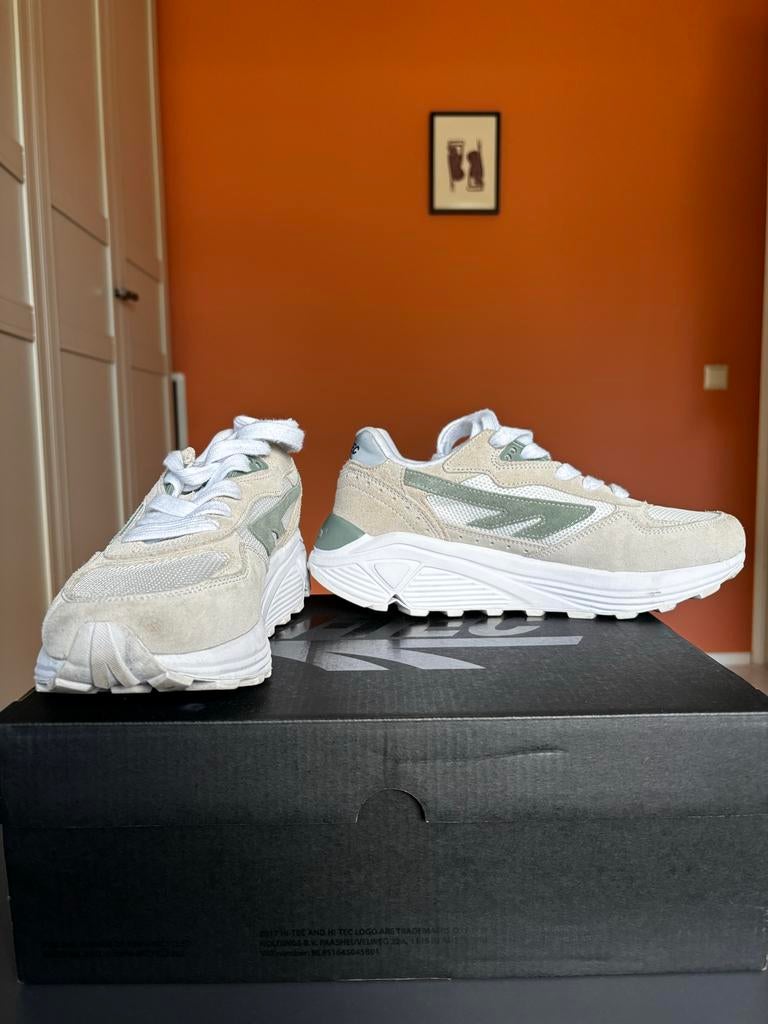 Zo goed als nieuwe Hi-Tec sneakers, maat 40, Ophalen of Verzenden, Zo goed als nieuw, Beige, Sneakers of Gympen