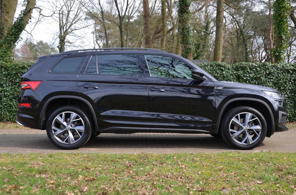 Skoda Kodiaq 1.5 TSI Sportline Business 7 Persoons Automaat/, 1566 kg, 4 cilinders, 150 pk, Zwart