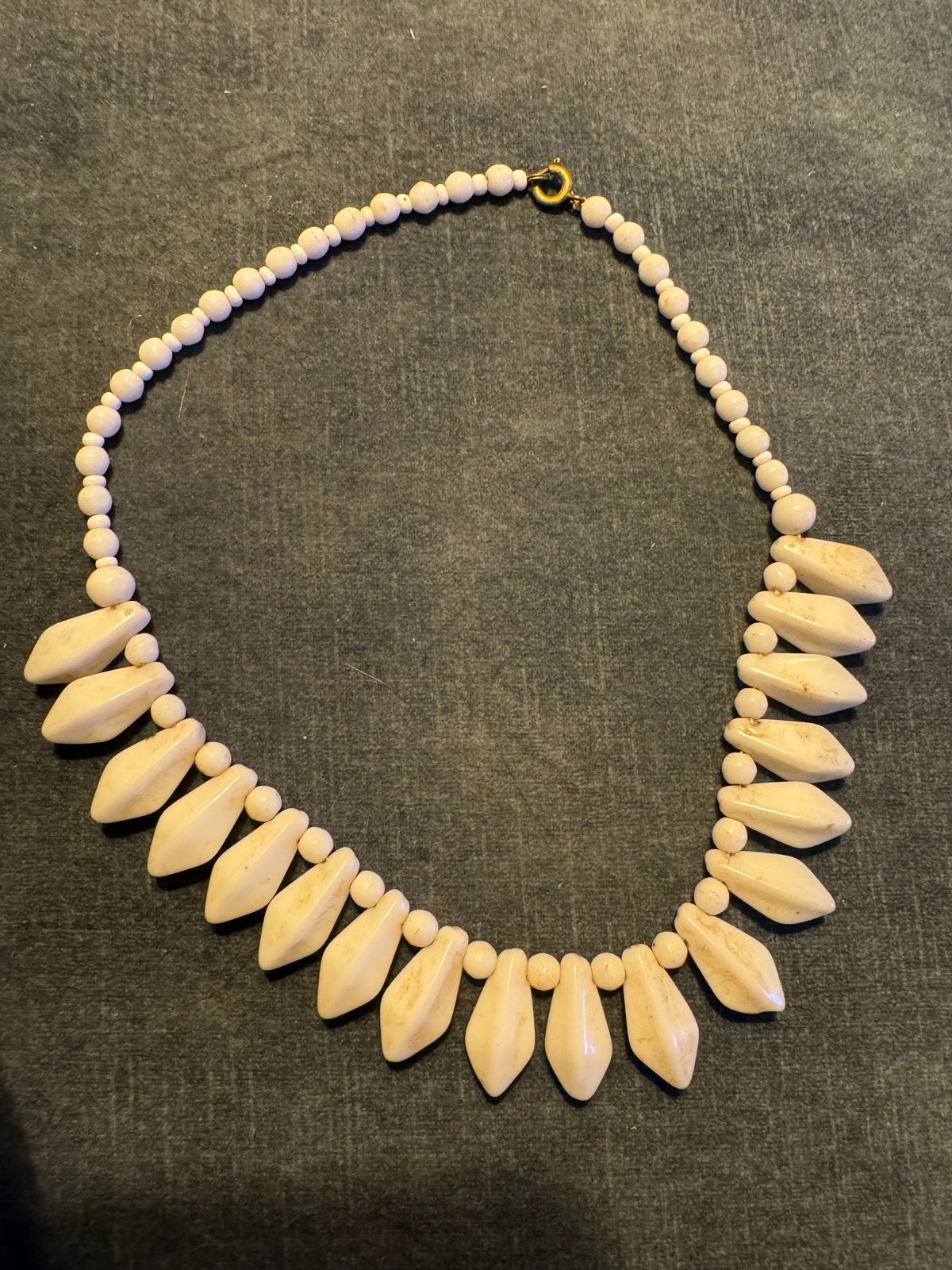 Vintage ketting van stenen- of glaskralen - 36 cm, Ophalen of Verzenden, Gebruikt, Wit, Overige materialen