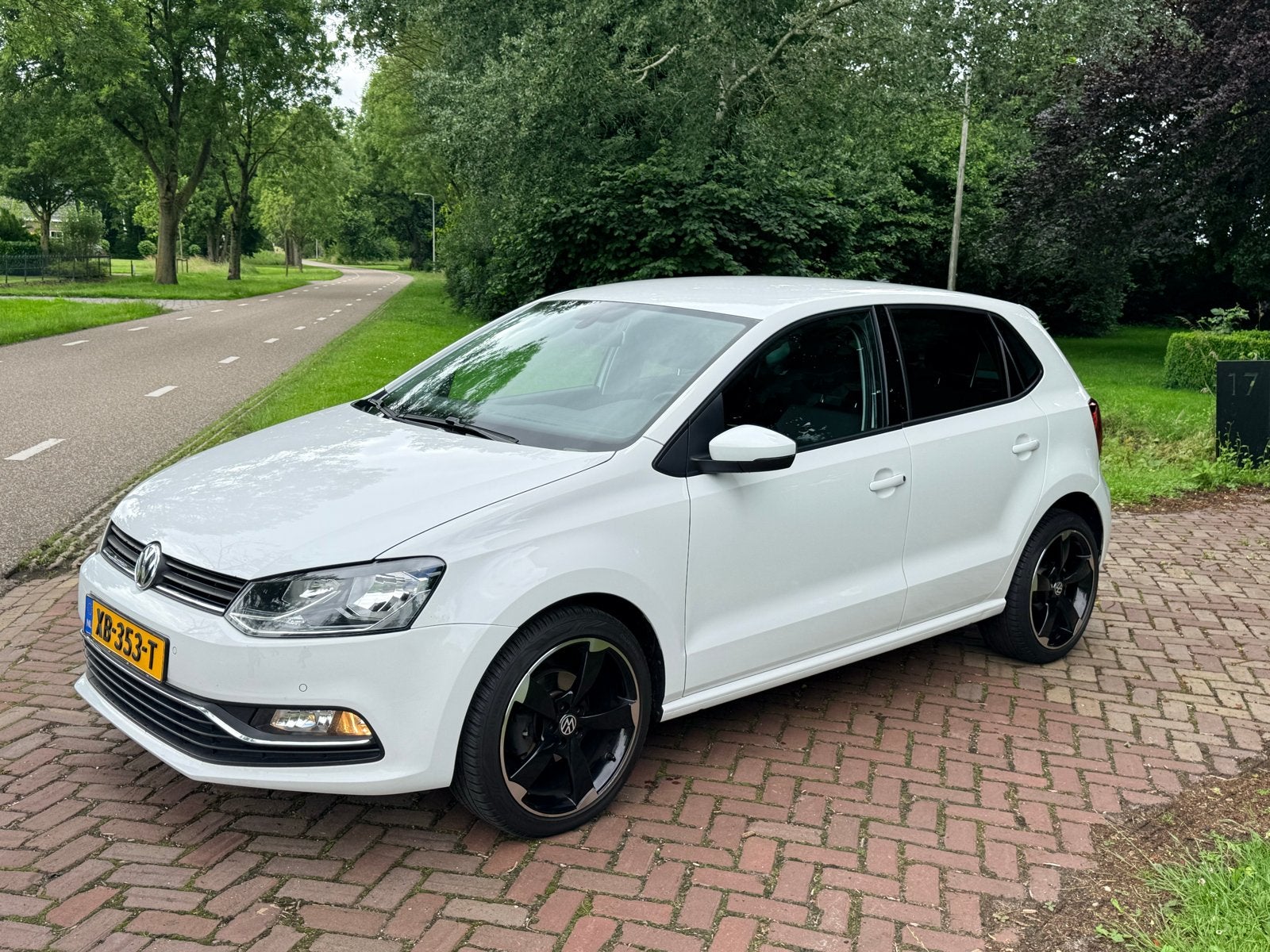 Zeer nette Volkswagen Polo 1.4 TDI DSG automaat 2016 Wit, Auto's, Euro 5, Zwart, 580 kg, Parkeersensor