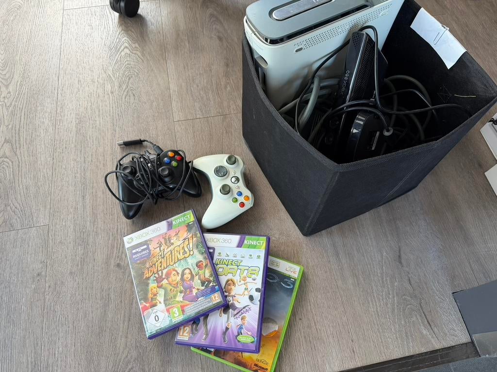 Xbox 360 met kinect halo 2 controllers, Spelcomputers en Games, Spelcomputers | Xbox 360, Ophalen, Gebruikt, Met kinect, Met 2 controllers