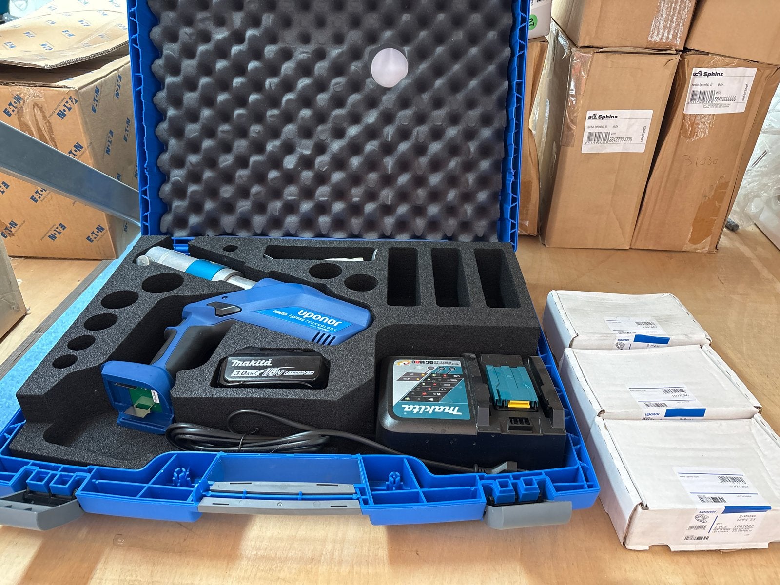 Uponor S-Press gereedschap met Makita accu, lader en bekken, Ophalen of Verzenden, Nieuw