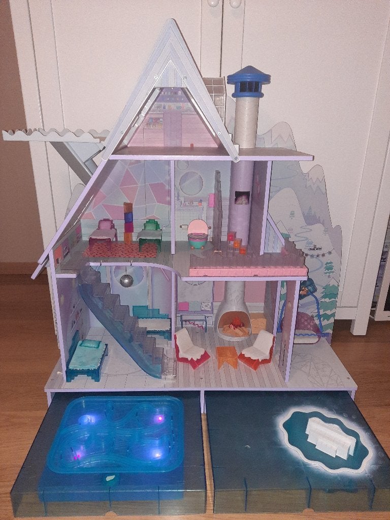L.O.L Surprise winterchalet poppenhuis, Kinderen en Baby's, Ophalen, Zo goed als nieuw, Poppenhuis
