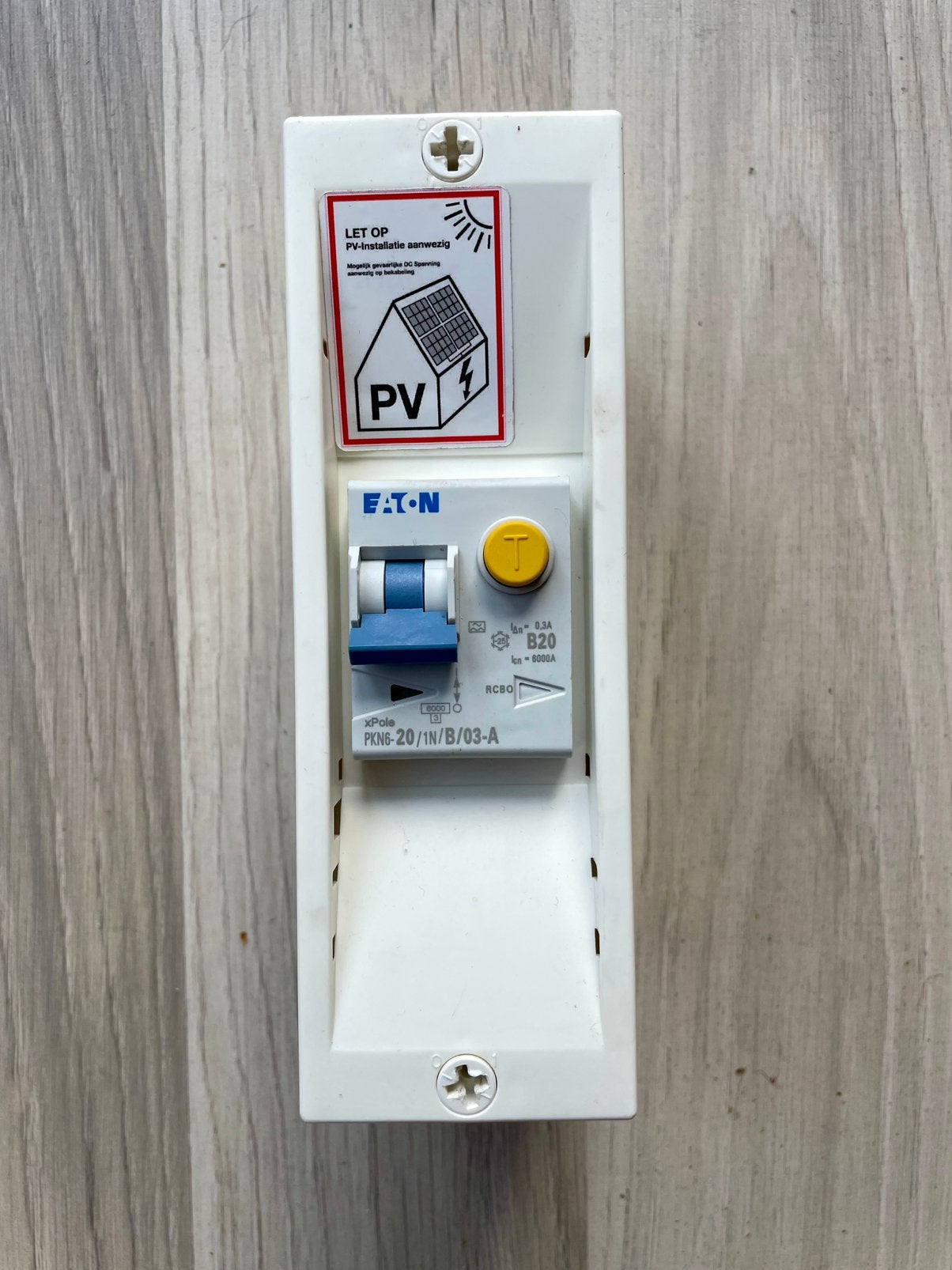 Aardlekautomaat PV installatie | Weg ermee!, Ophalen of Verzenden, Gebruikt, Overige typen