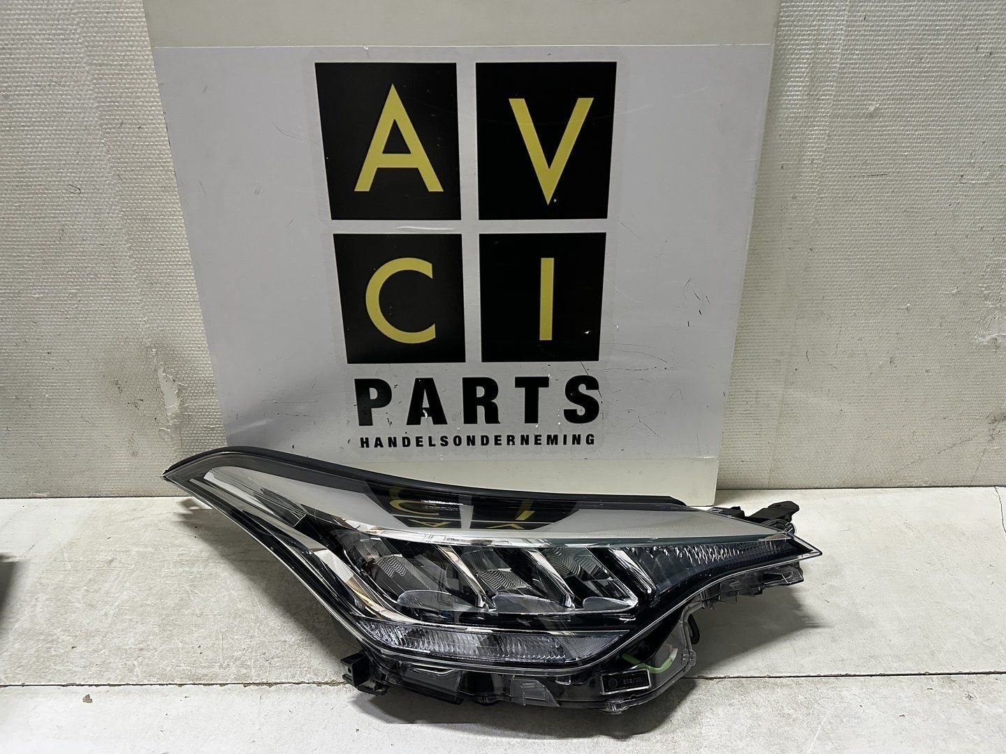 Koplamp Toyota C-HR CH-R Full led rechts 81110-F4180, Gebruikt, -, -, Ophalen of Verzenden
