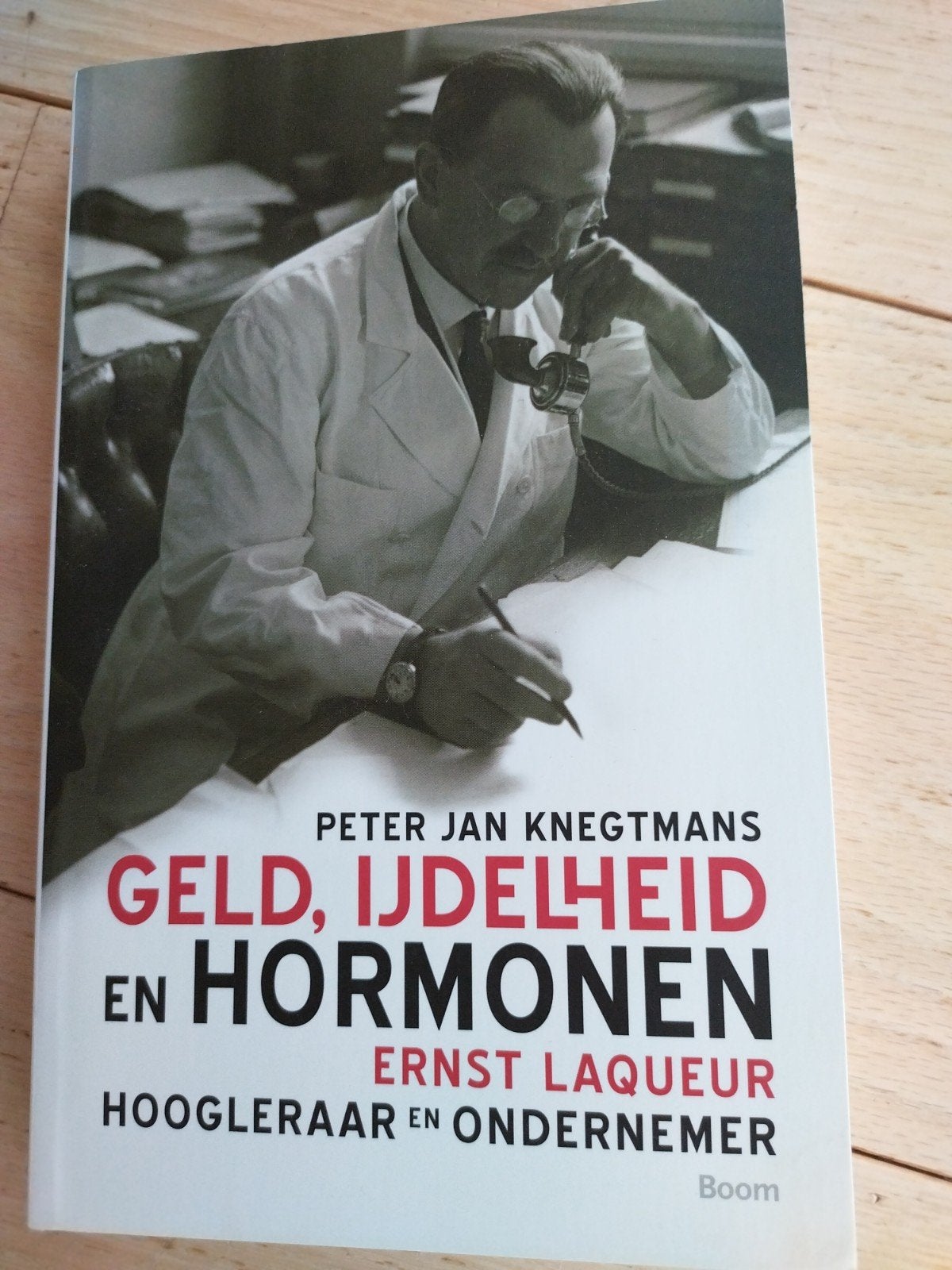 Geld, IJdelheid en Hormonen - Ernst Laqueur, Ophalen of Verzenden, Zo goed als nieuw, Peter Jan Knegtmans, Wetenschap