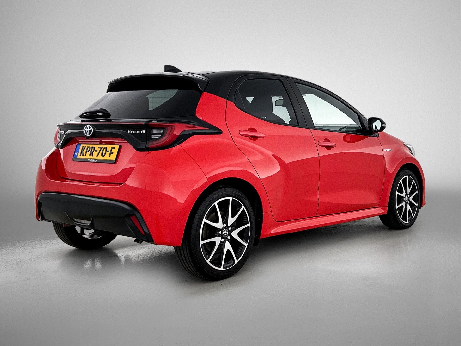 Toyota Yaris 1.5 Hybrid Executive Limited | Dealer onderhoud, 450 kg, Gebruikt, 23 km/l, 1490 cc
