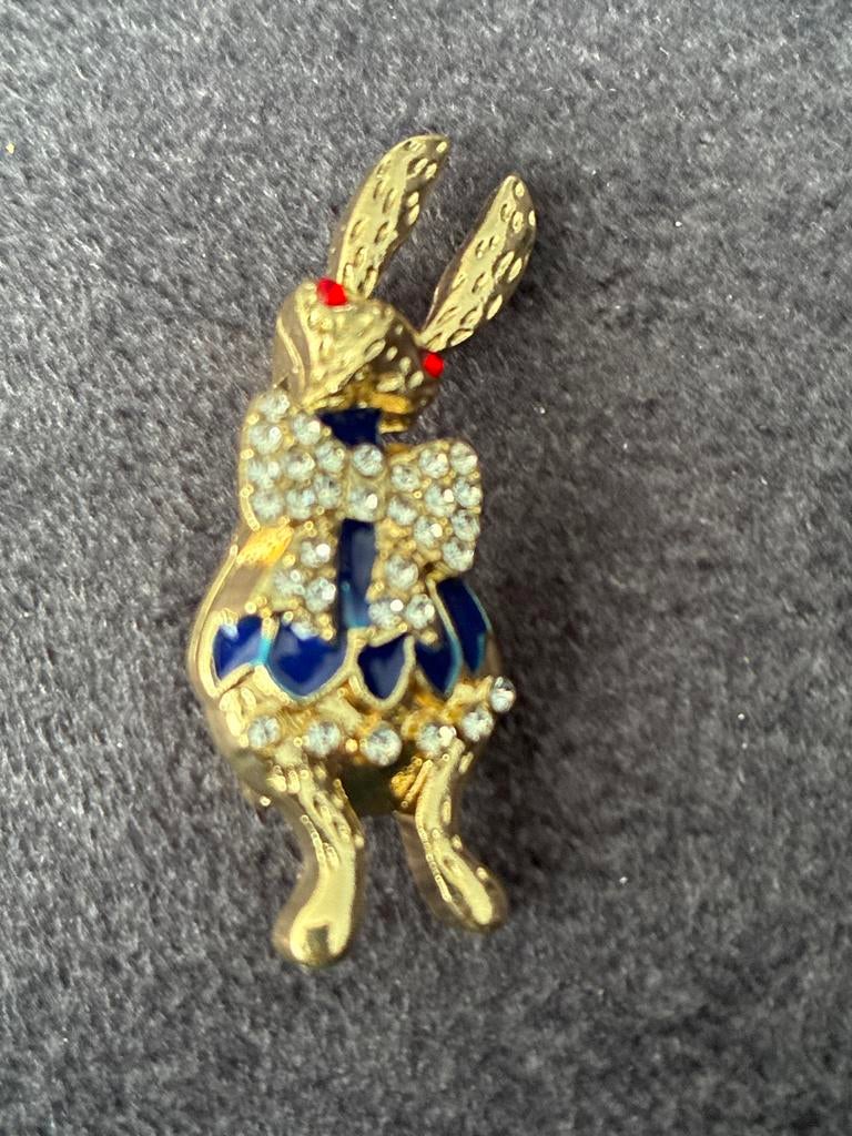 Gouden Konijn Broche met Strass en Blauw Emaille, Overige materialen, 4 tot 7 cm, Ophalen of Verzenden, Zo goed als nieuw