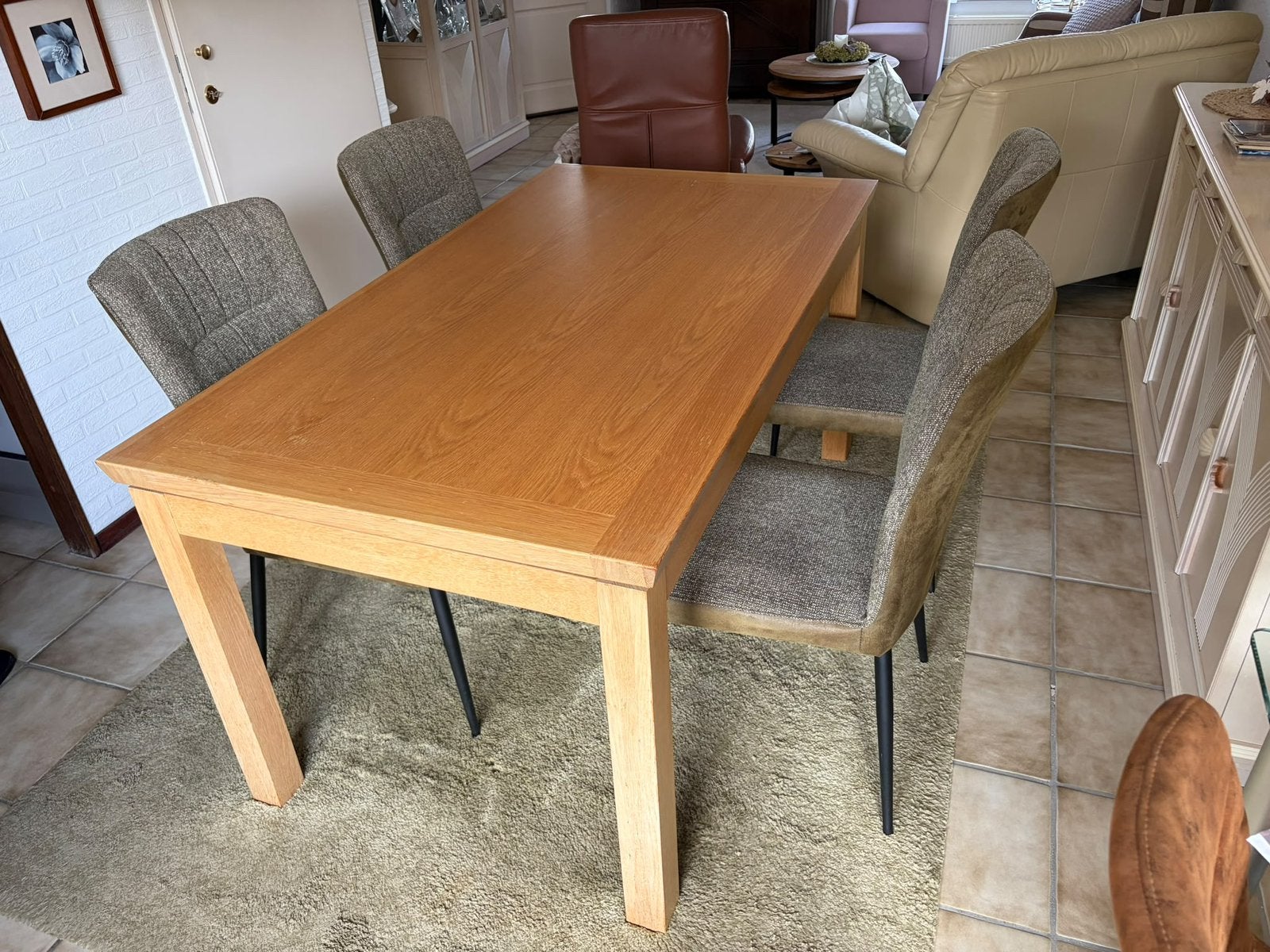 Foto 7 van Eethoek; (uitschuifbare)tafel + 4 stoelen