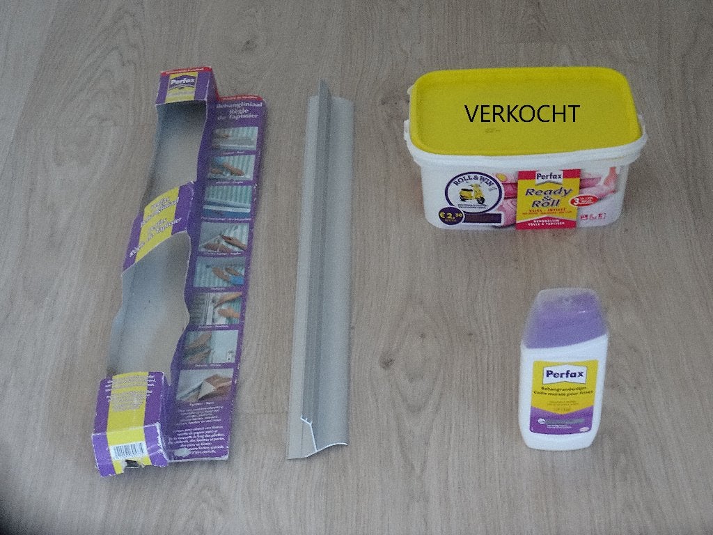 Perfax behangrandenlijm en Perfax behangliniaal, Ophalen