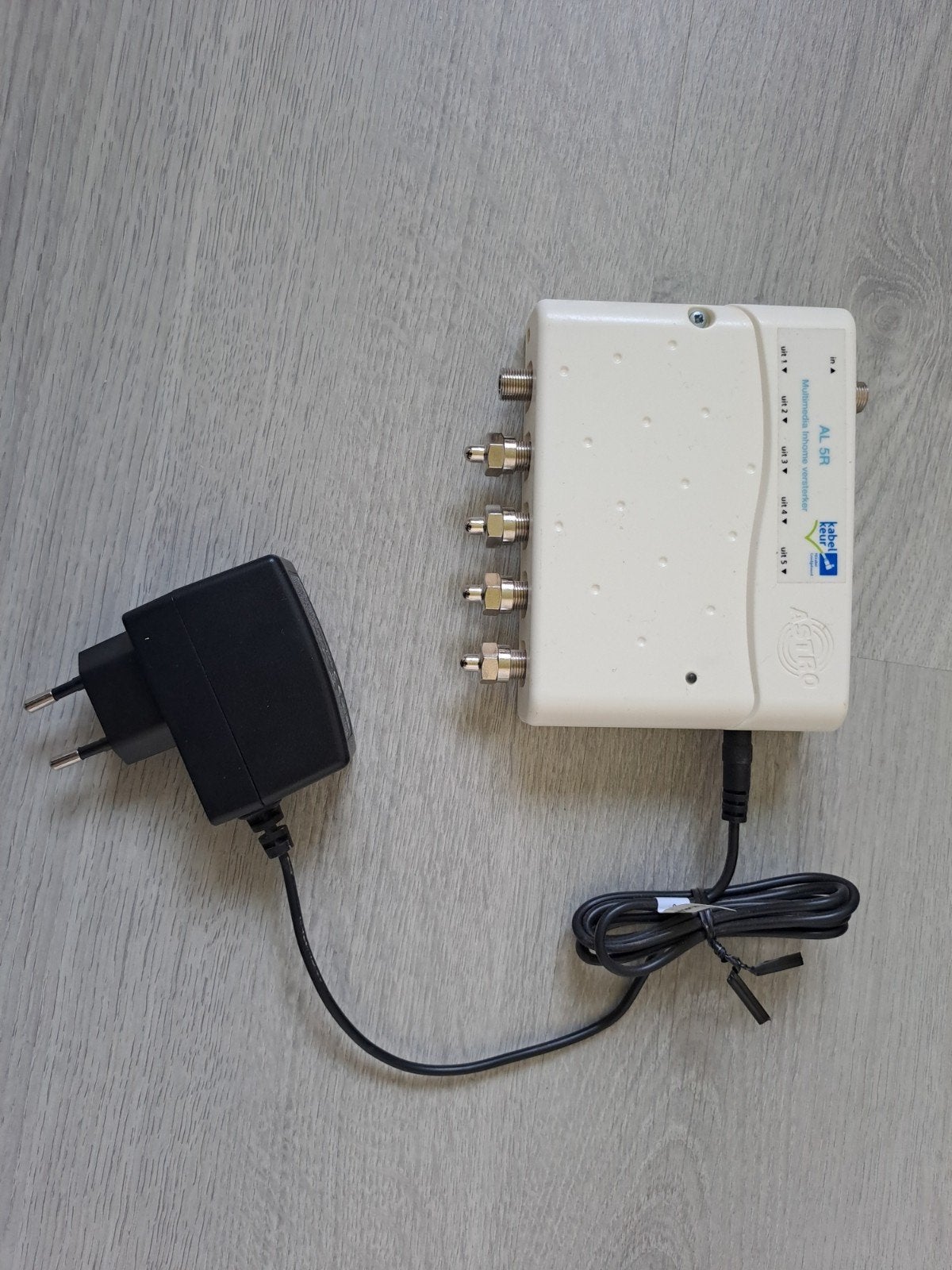 Hirschmann AL 5R versterker met adapter, Ophalen of Verzenden, Zo goed als nieuw, Minder dan 2 meter, Overige kabels