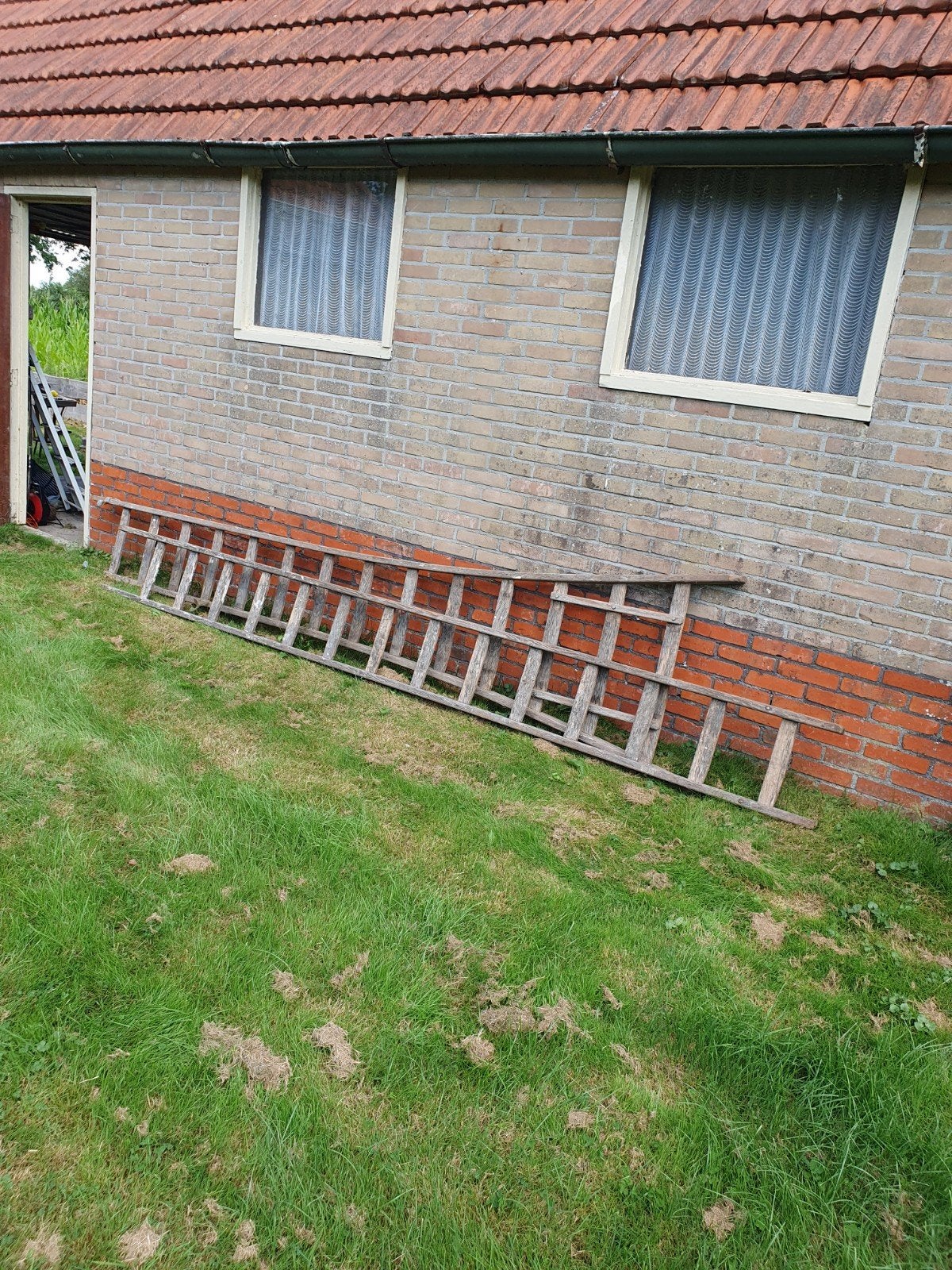 Twee houten ladders van 375 cm en 750 cm, Doe-het-zelf en Verbouw, Ophalen, Zo goed als nieuw, Ladder, 4 meter of meer