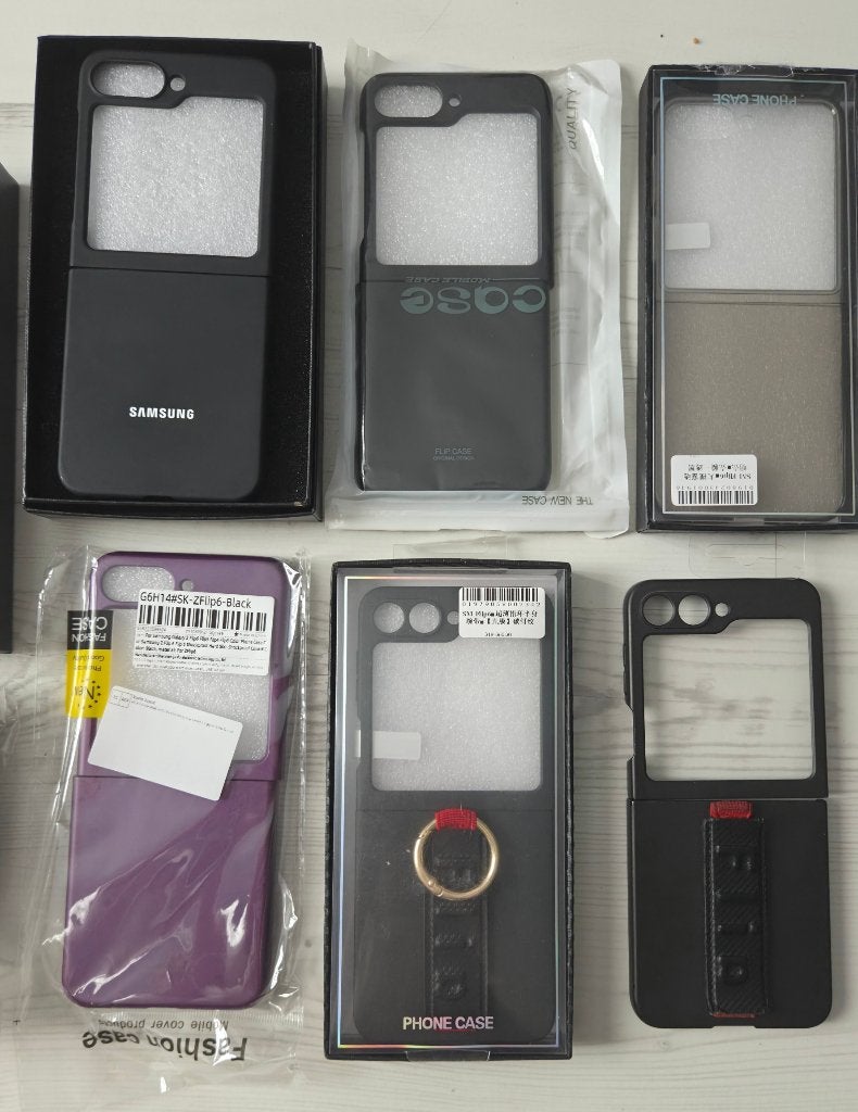 Foto 6 van samsung flip 6 crafted black 12GB / 512GB + 7 hoesjes