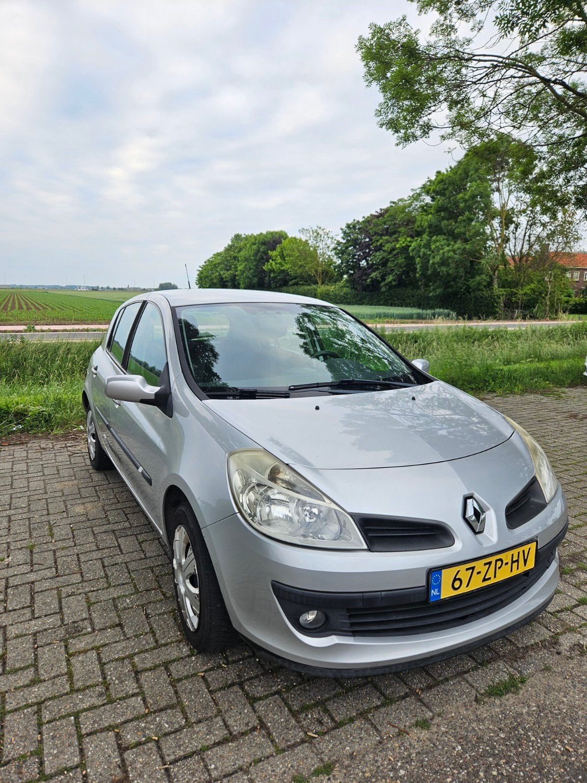 Renault Clio 1.2 Airco, Cruise, Distributieriem is vervangen, Voorwielaandrijving, 535 kg, Parkeersensor, Zwart