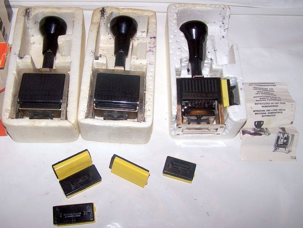 3x vintage Reiner stempels in doos met inktpads. Izgs., Ophalen of Verzenden
