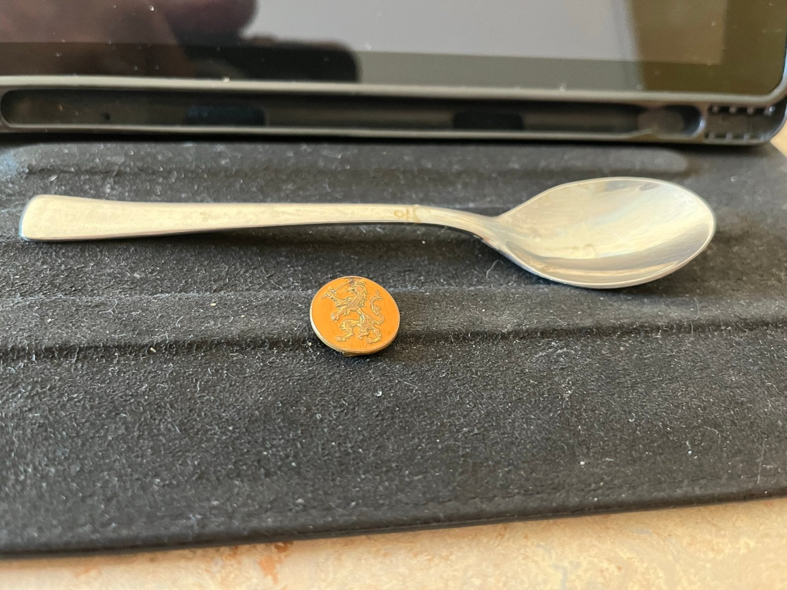 Militaire speld met Nederlandse leeuw, Verzamelen, Speldjes, Pins en Buttons, Gebruikt, Speldje of Pin, Overige onderwerpen, Ophalen of Verzenden