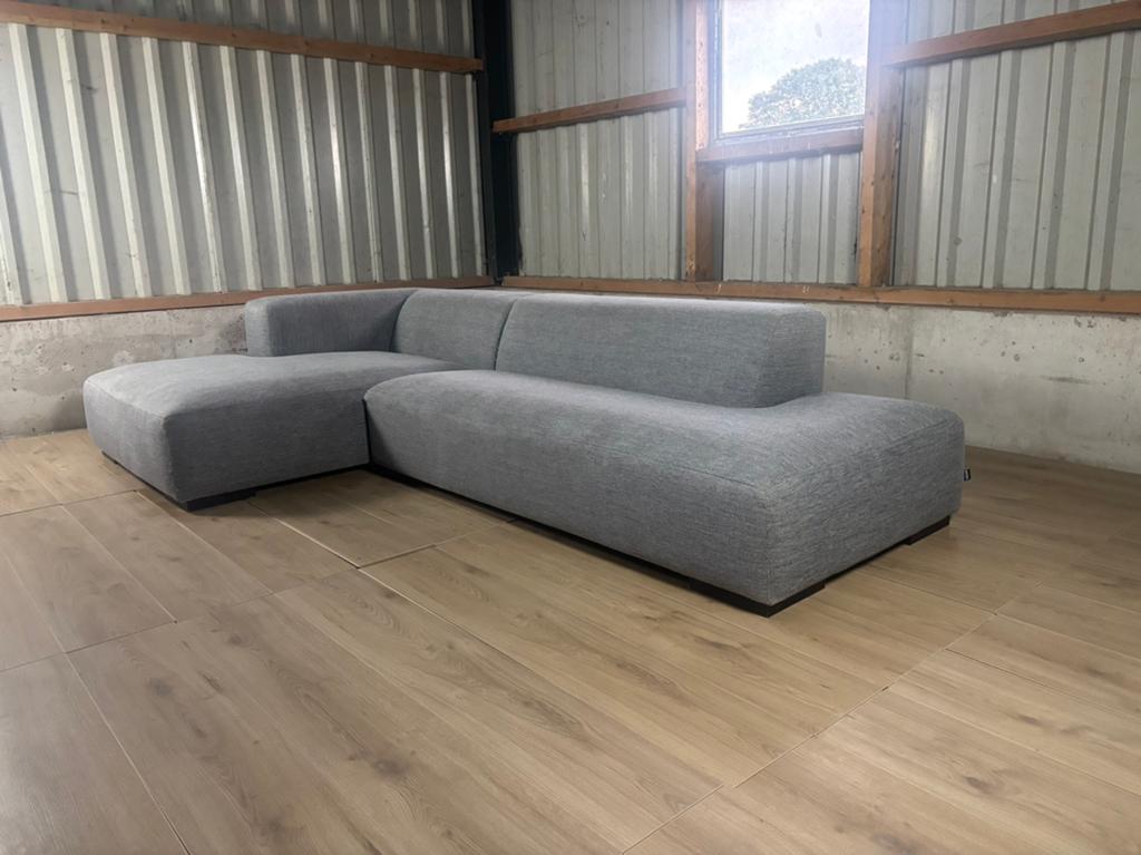 Koozo design hoekbank | 3 jaar oud | GRATIS BEZORGING, Ophalen, Zo goed als nieuw, Vierpersoons of meer, Stof