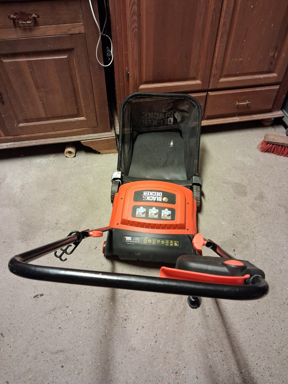 BLACK+DECKER GD300-QS Verticuteermachine 600W, Ophalen, Cirkelmaaier, Elektrische grasmaaier, Opvangzak