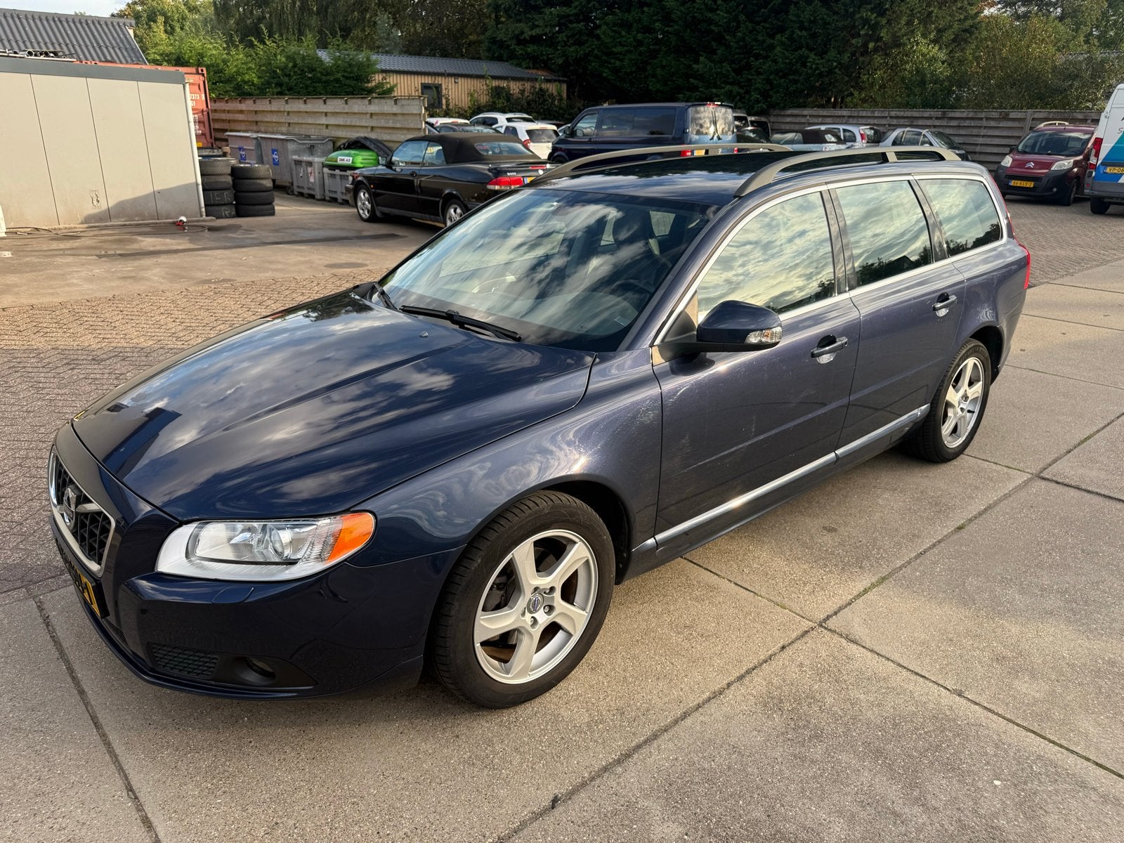 Volvo V70 1.6 T4 AUT 2011 Blauw verbruik koelvloeistof!, 1596 cc, 1525 kg, 4 cilinders, Stationwagon