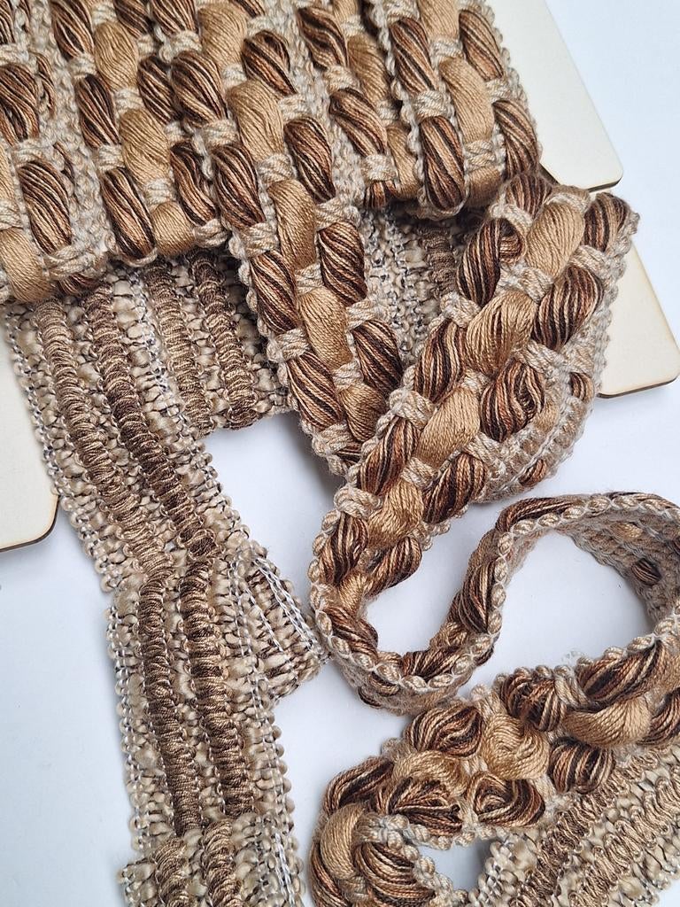 2 haspels zeer mooi breed vintage sierband, Ophalen of Verzenden, Nieuw, Lint, Band of Elastiek