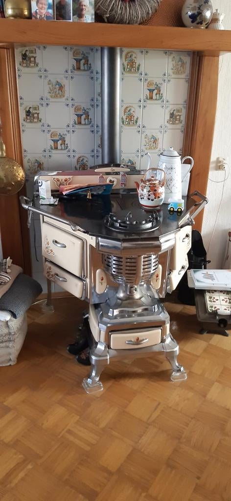 Antieke Belgische stove met achterwand en pijp, Huis en Inrichting, Kachels, Ophalen, Gebruikt, Houtkachel, Vrijstaand