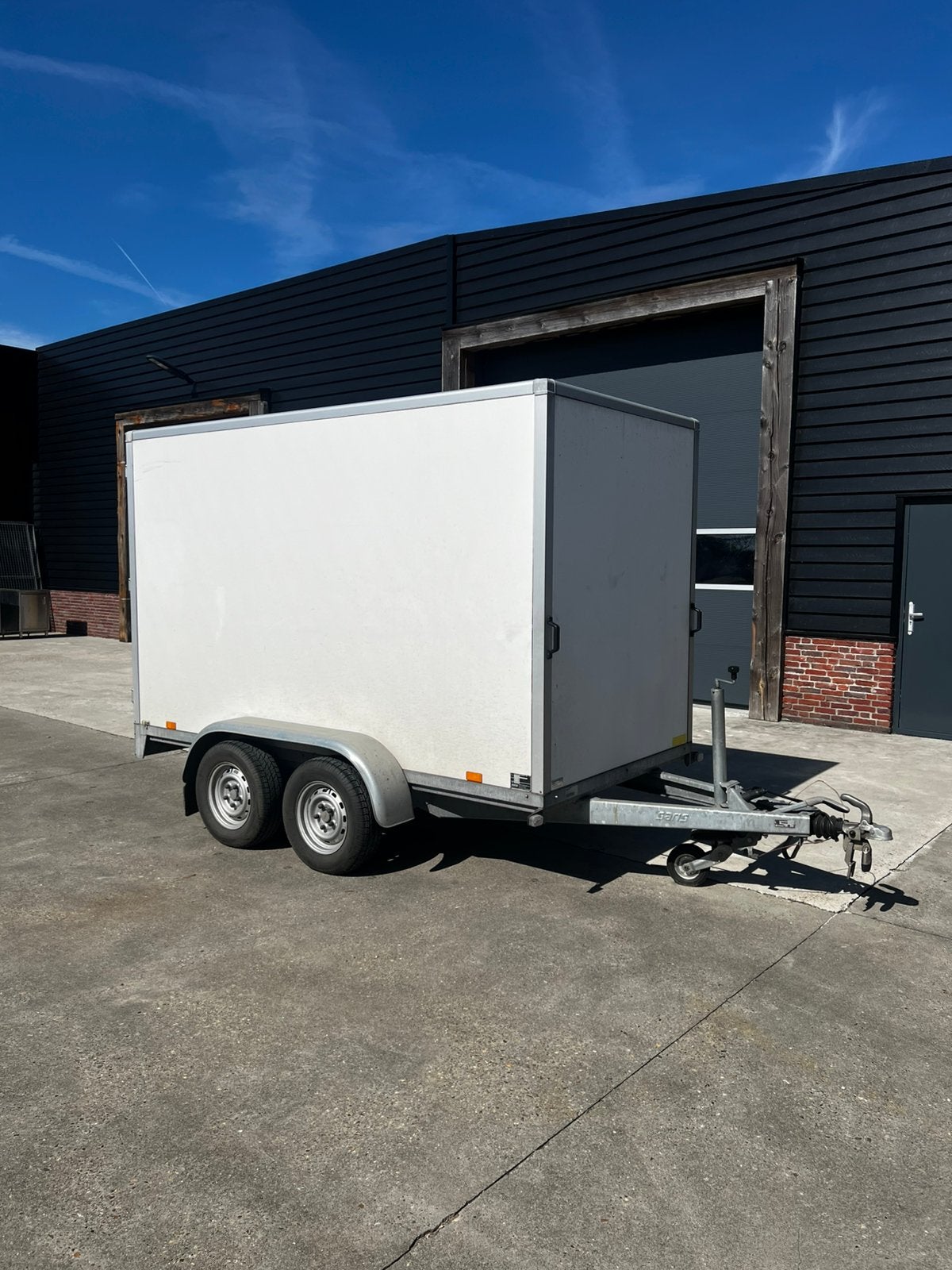 Saris aanhanger gesloten 2000kg, Ophalen, Gebruikt