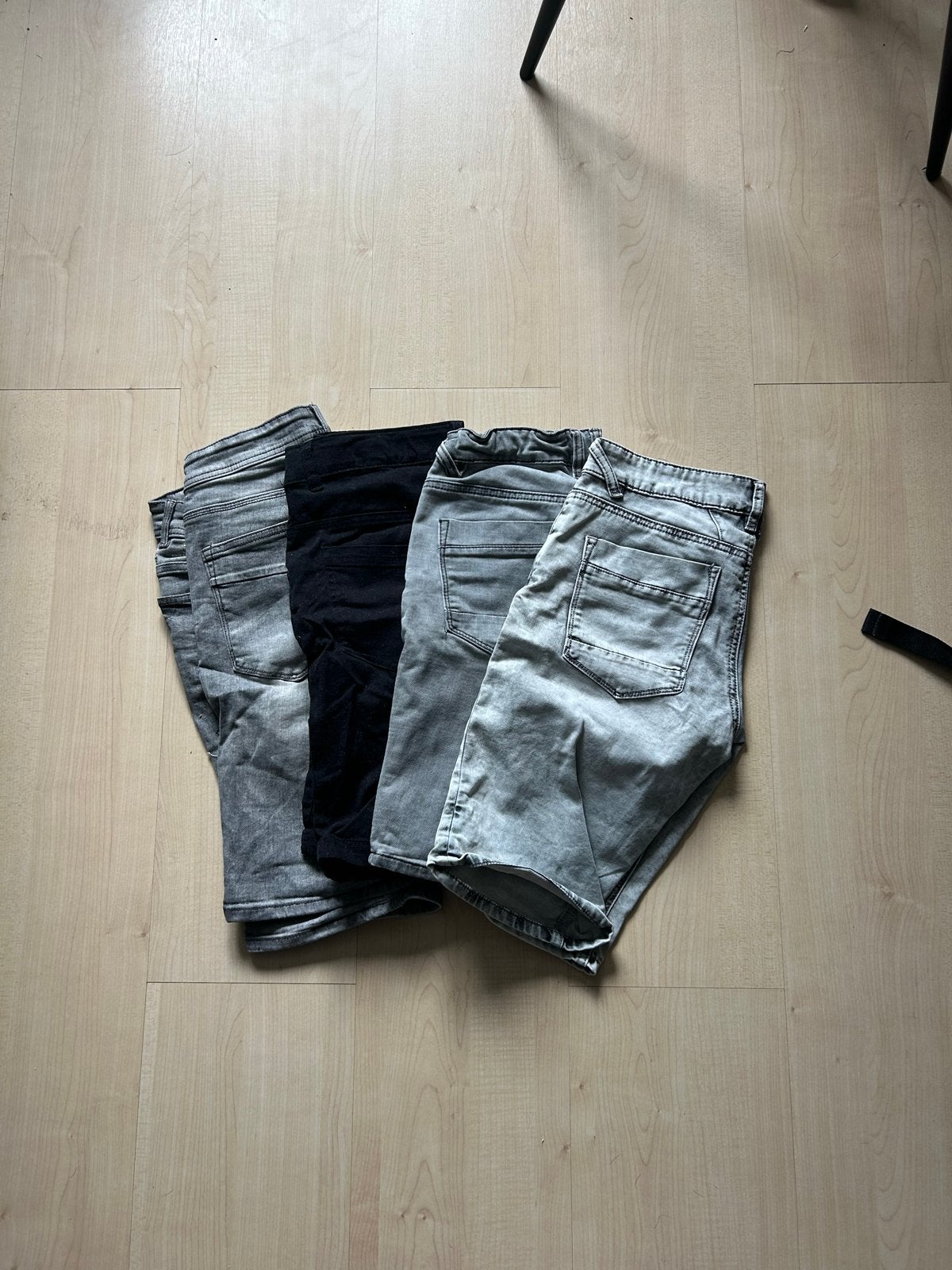 Partij van 4 heren jeans shorts - grijs en zwart, Ophalen of Verzenden, Gedragen, Grijs, Overige jeansmaten