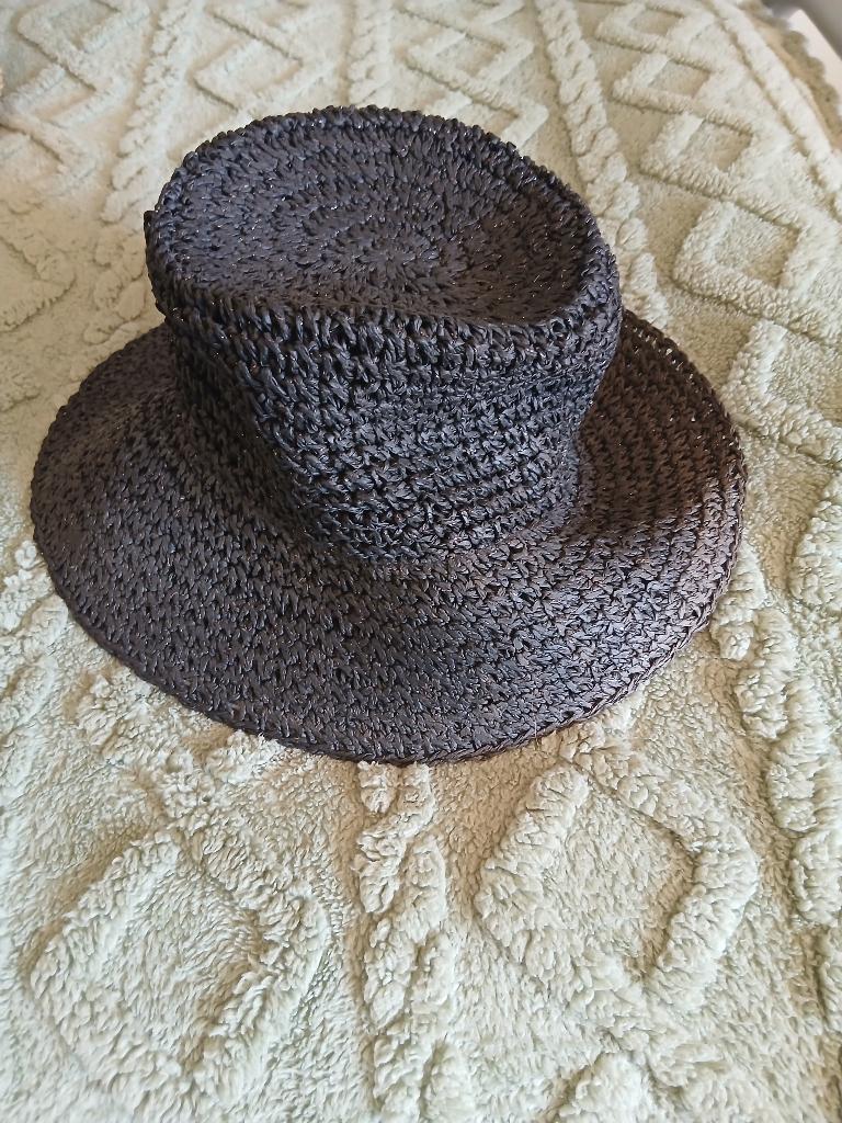 Diverse "strand" hoeden. (of ter decoratie), Ophalen, Hoed, One size fits all, Zo goed als nieuw