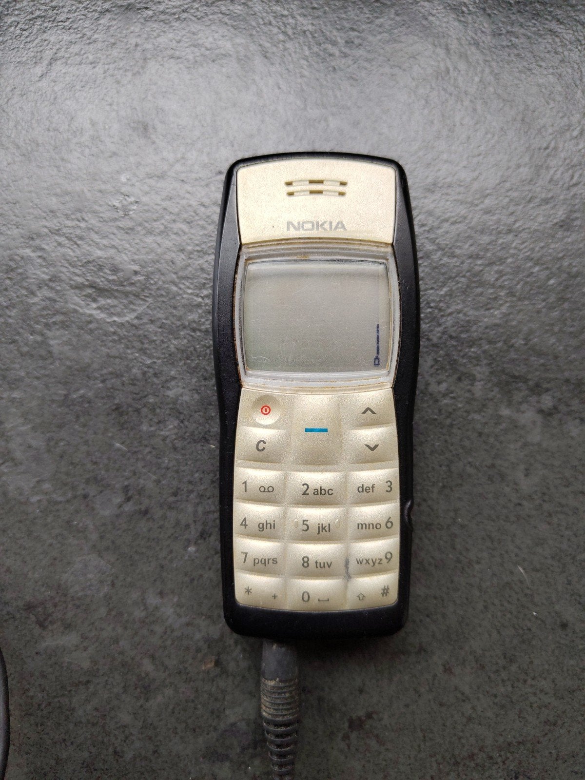 Nokia 1110i - Klassieke telefoon met lader met kabelbreuk, Gebruikt, Geen camera, Zwart, Fysiek toetsenbord