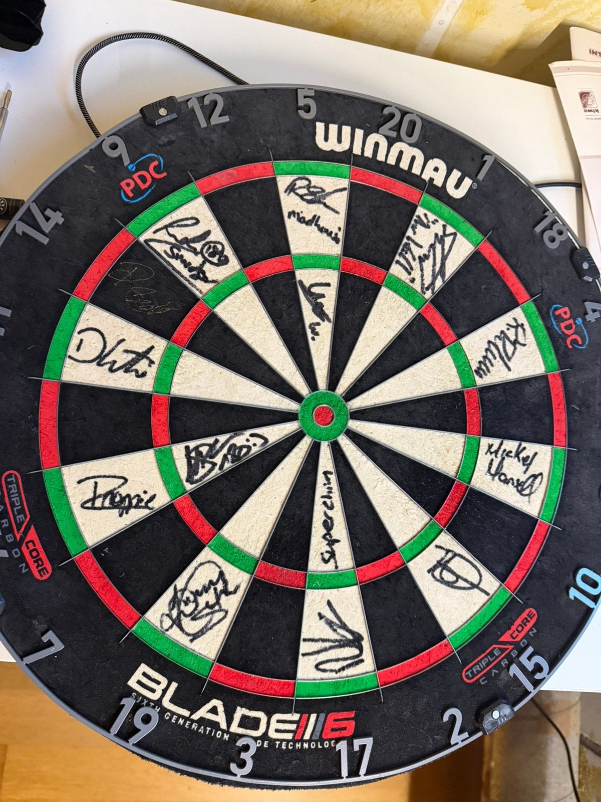 Winmau Blade 6 triple core gesigneerd dartbord, Ophalen of Verzenden, Zo goed als nieuw, Dartbord