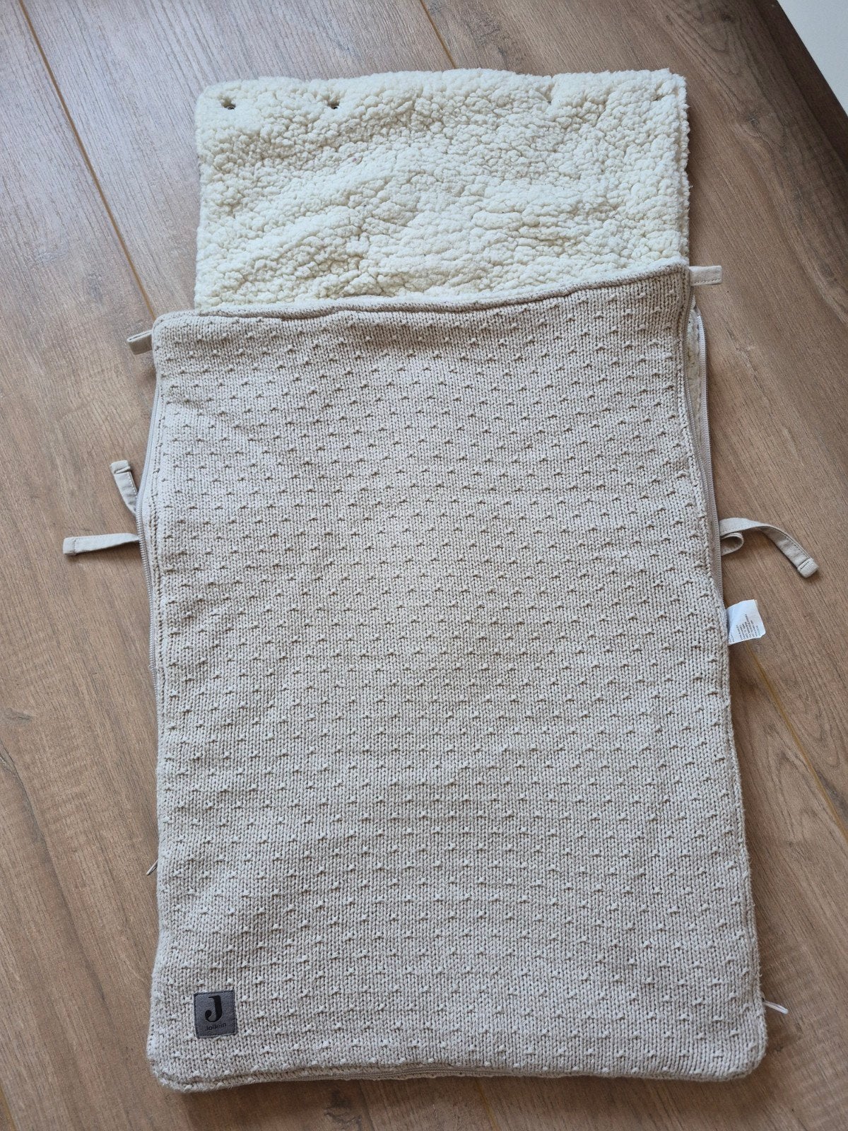 Jollein voetenzak gebreid met teddy voering - Beige, Kinderen en Baby's, Dekens, Slaapzakjes en Inbakerproducten, Wasbaar, Jollein