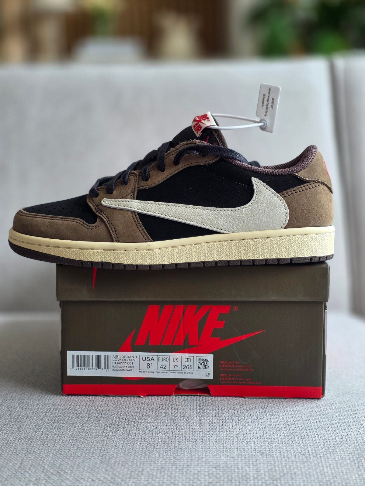 Nike Travis Scott Air Jordan Low Mocha maat 42, Kleding | Heren, Schoenen, Verzenden, Nieuw, Bruin