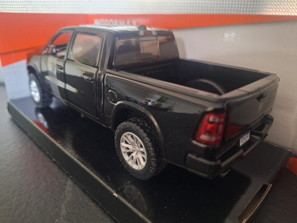 Dodge RAM 1500 Crew Cab Laramie 2019 
Schaal 1:24, Verzenden, Nieuw, Motormax, Motormax