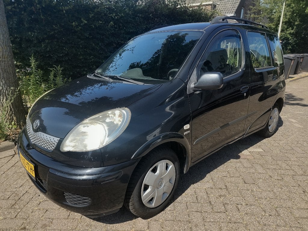 Toyota Yaris Verso 1.3 16V Vvti 2004 Zwart, Auto's, Voorwielaandrijving, 1299 cc, Stof, 40 €/maand