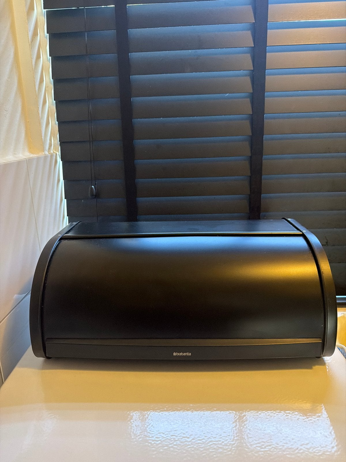 Brabantia Broodtrommel - Zwart, Zo goed als nieuw, Huis en Inrichting, Ophalen of Verzenden, Zo goed als nieuw, Zwart, Metaal