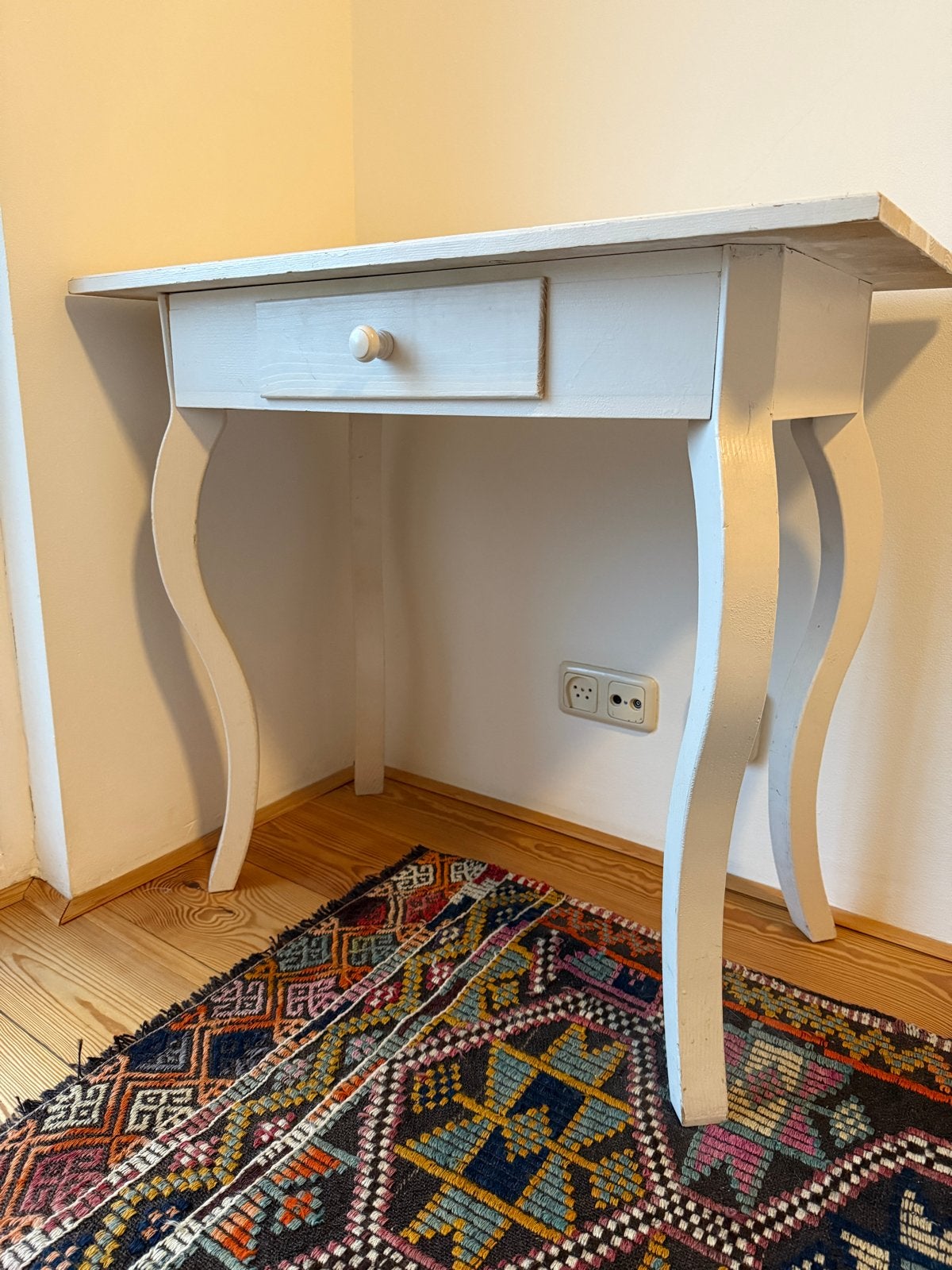 Vintage houten bijzettafel met lade, Ophalen, Gebruikt, 55 tot 75 cm, 60 cm of meer