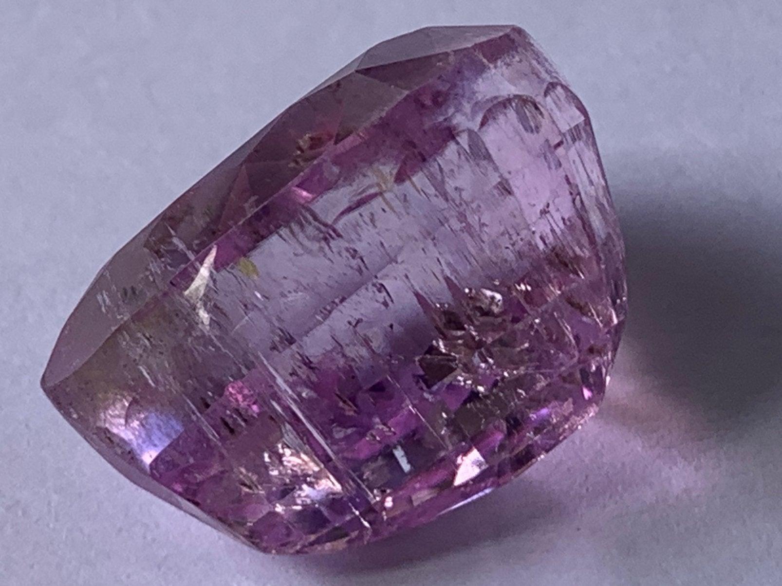 Intens paarse vivid kunziet edelsteen 39,13 crt certificaat, Sieraden, Tassen en Uiterlijk, Ophalen of Verzenden, Zo goed als nieuw