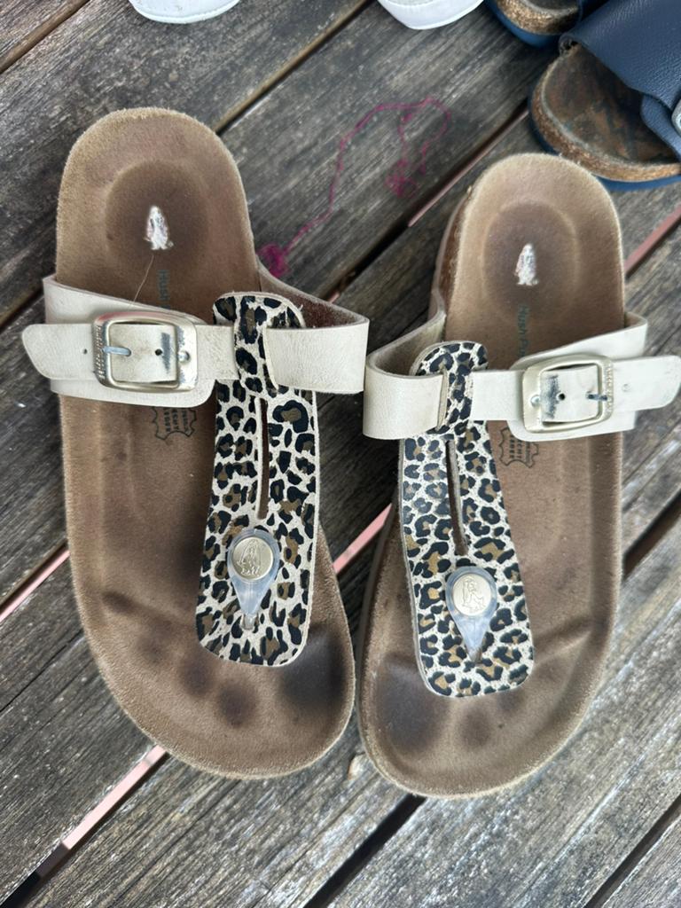 Mooie Hush Puppies sandalen in maat 34, Ophalen of Verzenden, Zo goed als nieuw, Meisje, Overige typen