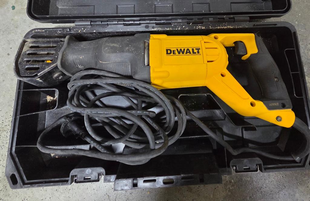 DeWalt Reciprozaag DWE305PK-QS in koffer,  reciprozaag, Gebruikt, DeWalt, 70 mm of meer, Ophalen of Verzenden