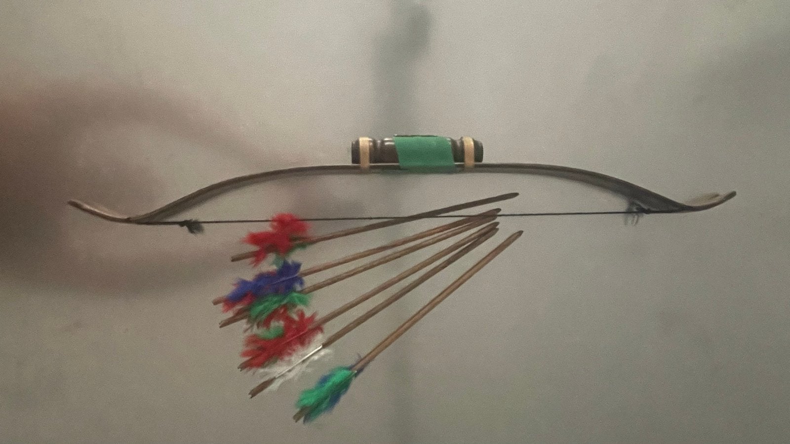 Houten speelgoed boog met pijlen - Zo goed als nieuw, Sport en Fitness, Handboogschieten, Ophalen, Zo goed als nieuw, Recurveboog