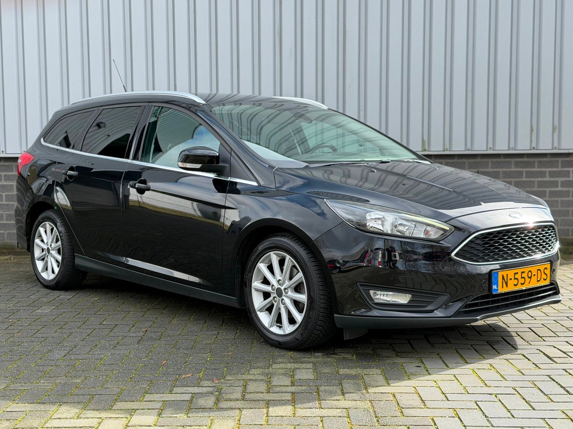 Ford Focus Wagon 1.0 Titanium |Navi|CruiseCtrl|PDC|Stuur/Sto, Auto's, Gebruikt, Zwart, Handgeschakeld, 1216 kg