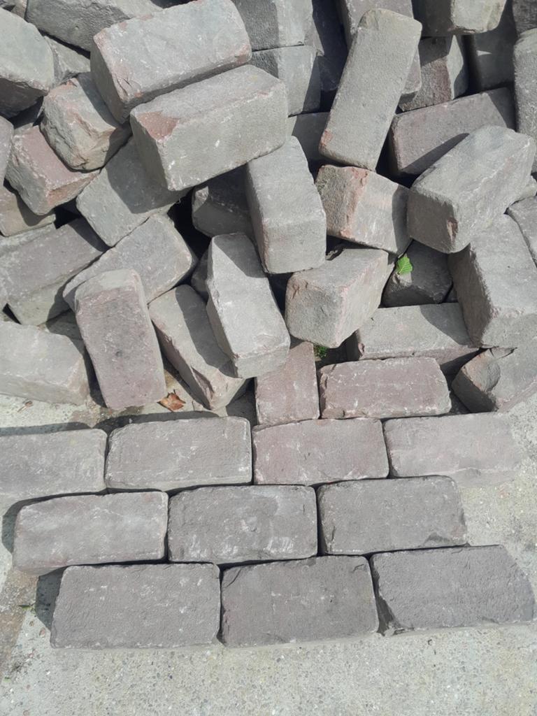 15 m² Oud gebakken klinkers (broodjes) donkerrood/paars €23, Ophalen, Overige materialen, Gebruikt, Klinkers