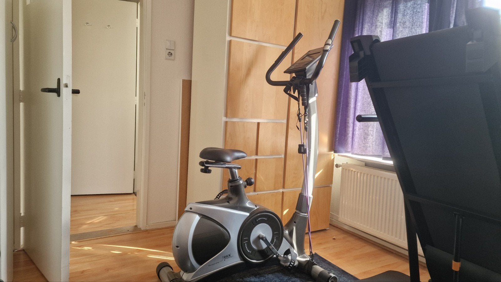 DKN Hometrainer - zo goed als nieuw, Ophalen, Zo goed als nieuw, Metaal, Benen