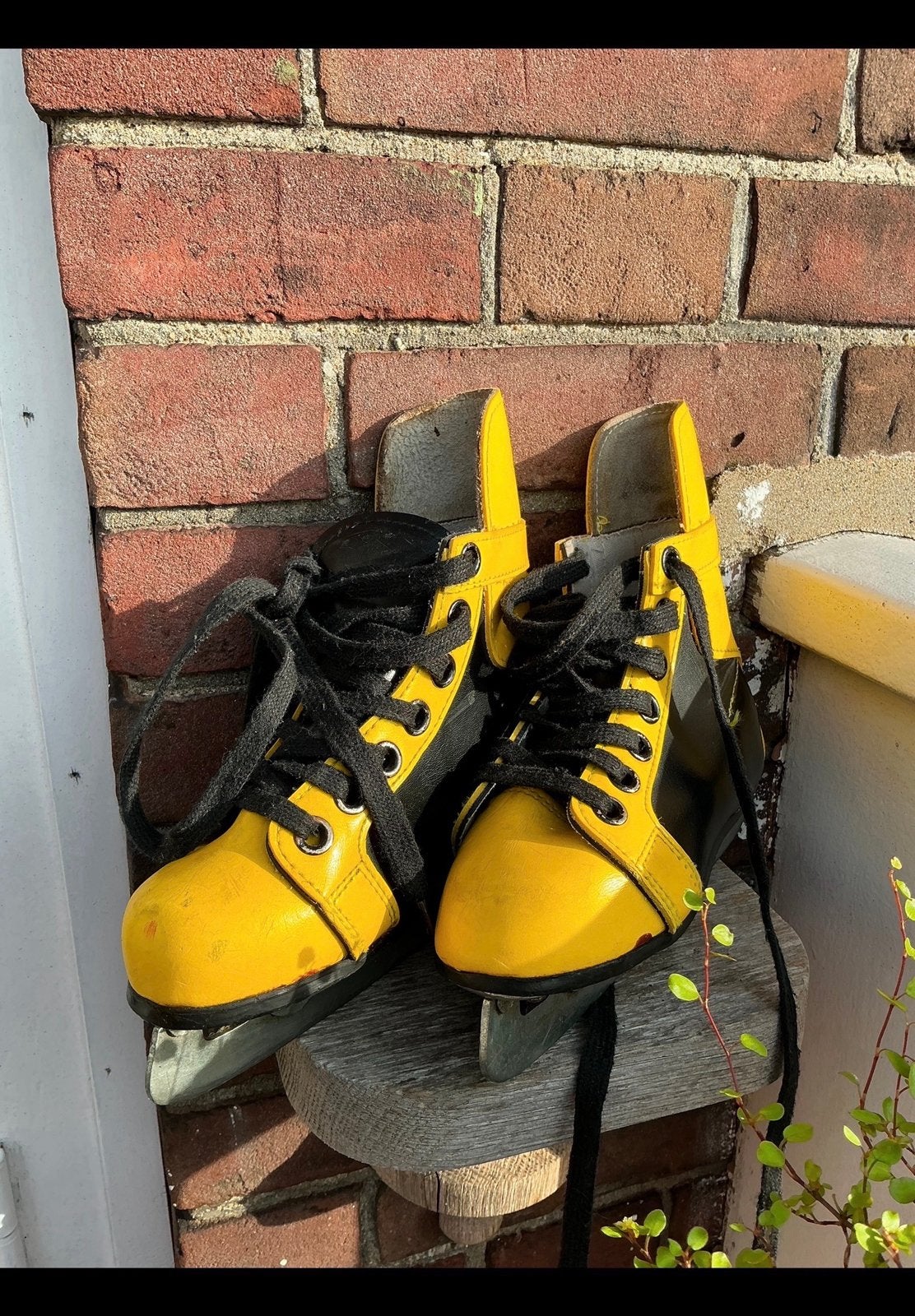 Gele hockeyschaatsen of kunstschaatsen in maat 29 veters oké, Sport en Fitness, Ophalen of Verzenden, Zo goed als nieuw, Kunstschaatsen