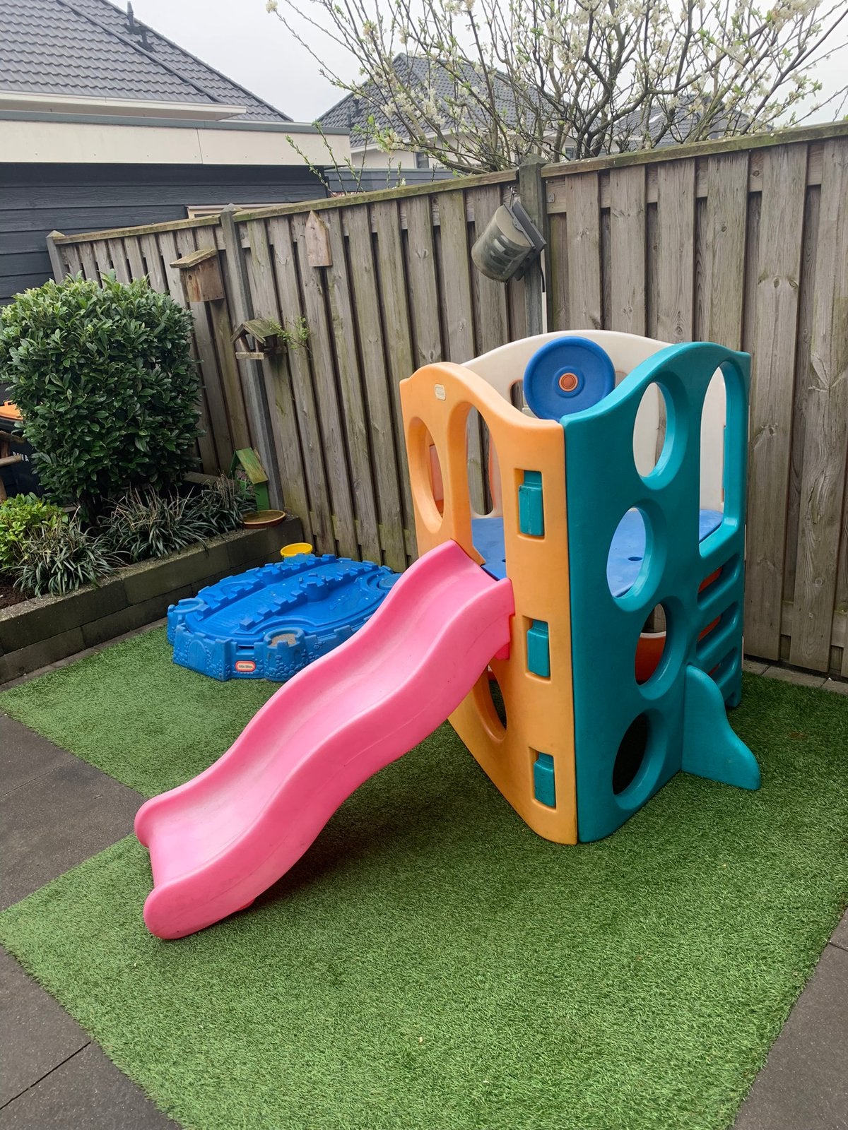 Little tikes | Speelhuis met glijbaan, Kinderen en Baby's, Speelgoed | Buiten | Speeltoestellen, Ophalen, Gebruikt, Glijbaan